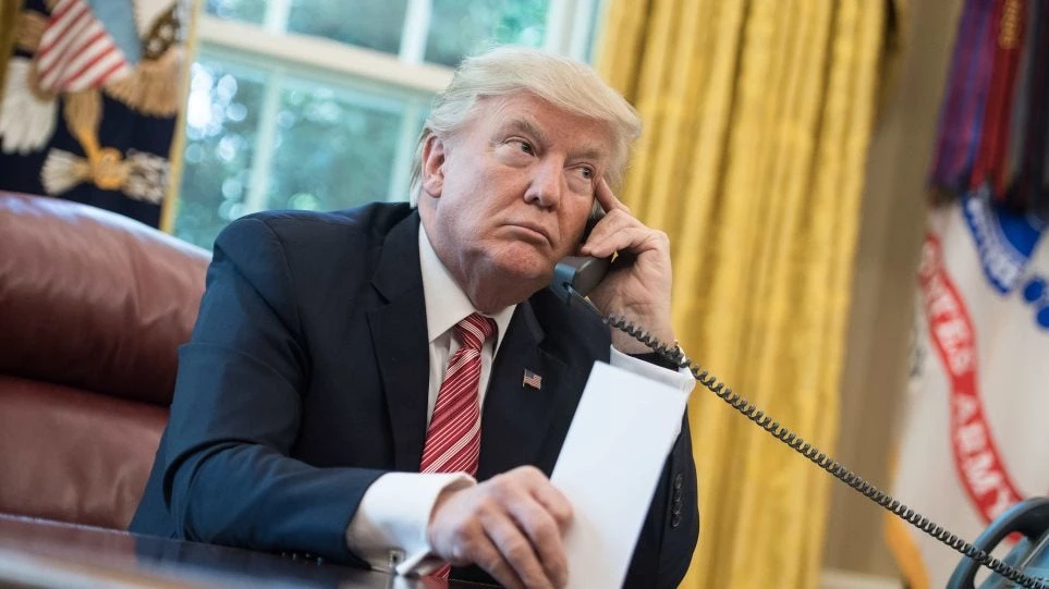 New York Times: Ρωσία και Κίνα παρακολουθούν τα τηλέφωνα του Τραμπ – «Βαρετό άρθρο» απαντά ο Αμερικανός πρόεδρος